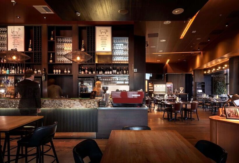 Отель Rydges Wellington