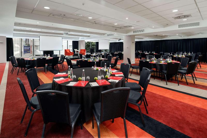 Отель Rydges Wellington