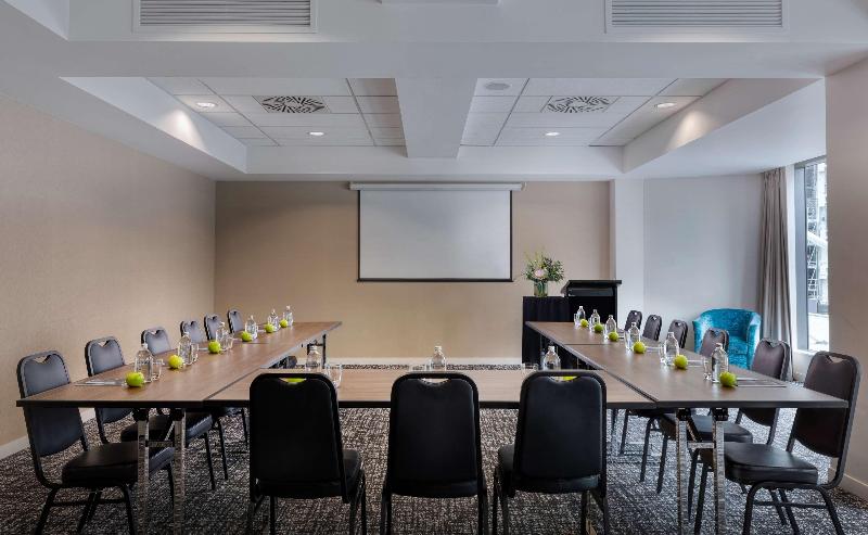 Отель Rydges Wellington