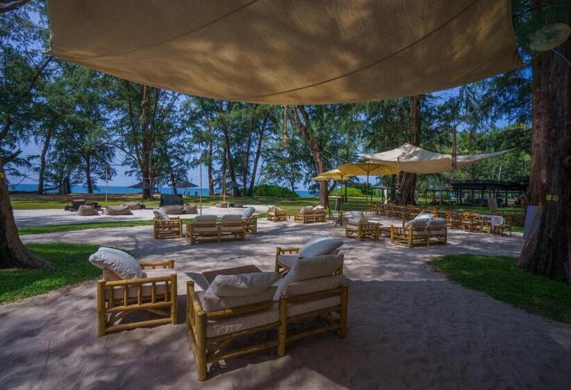 Отель Sala Phuket Mai Khao Beach Resort