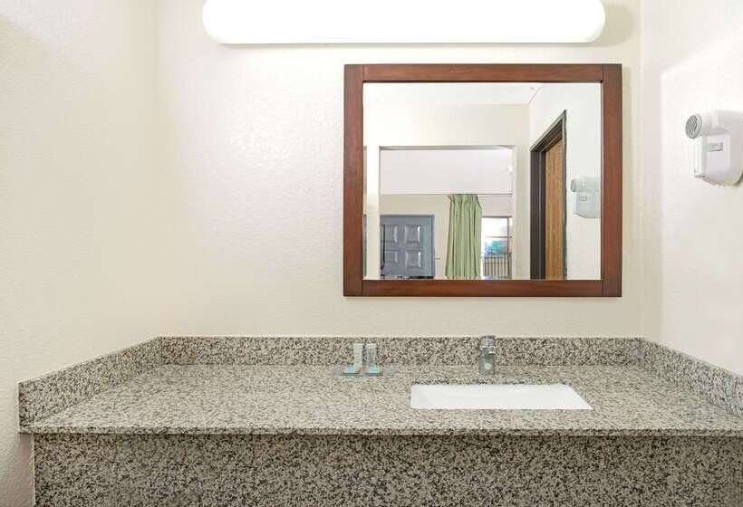 فندق Travelodge By Wyndham Sacramento / Rancho Cordova