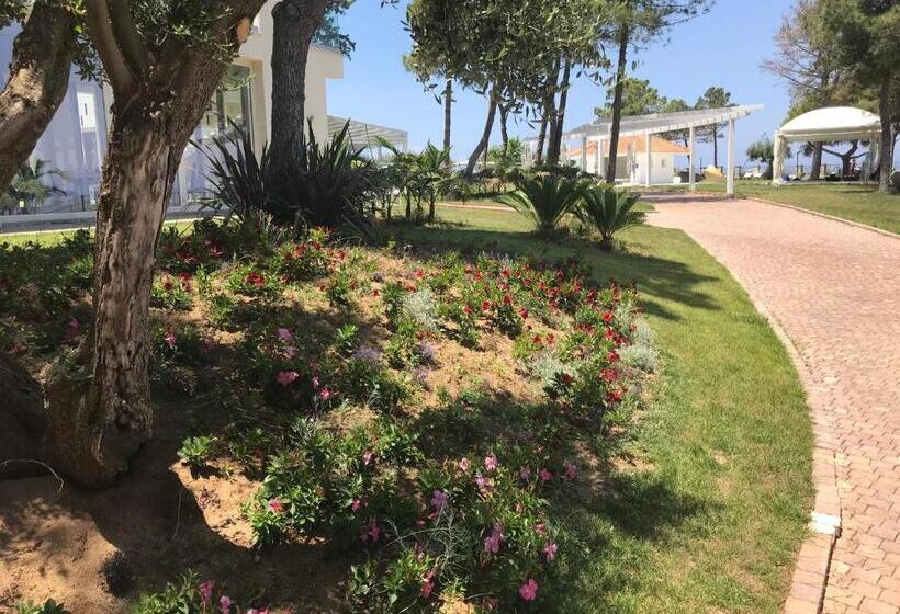 Отель Tui Blue Tropea