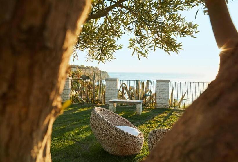 Отель Tui Blue Tropea