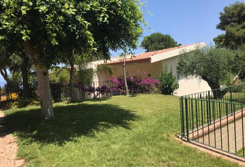 Отель Tui Blue Tropea