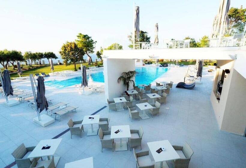 Отель Tui Blue Tropea