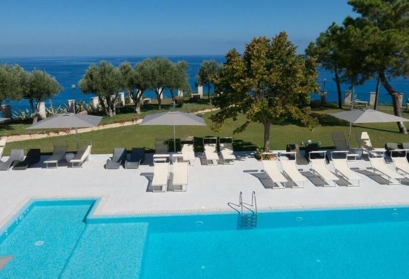 Отель Tui Blue Tropea
