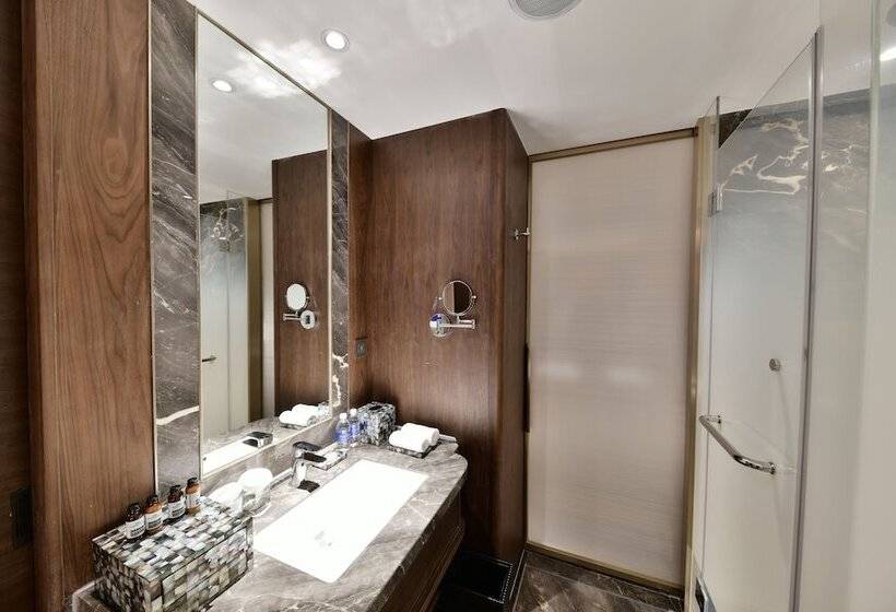 Howard Johnson Huaihai Hotel Shanghai