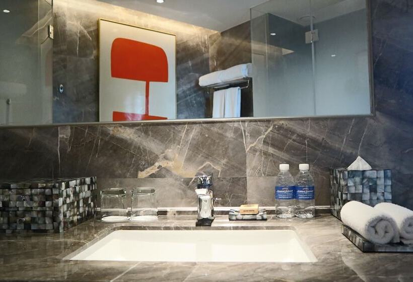 Howard Johnson Huaihai Hotel Shanghai