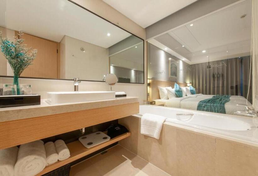 فندق Shanghai Baixia Pagoda