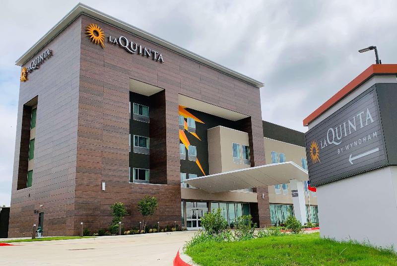 Отель La Quinta Inn & Suites By Wyndham Red Oak Tx Ih 35e