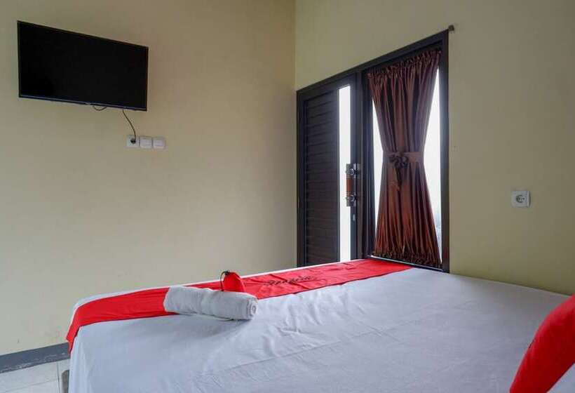 בית מלון כפרי Reddoorz @ Gerbang Dieng Plateau Area