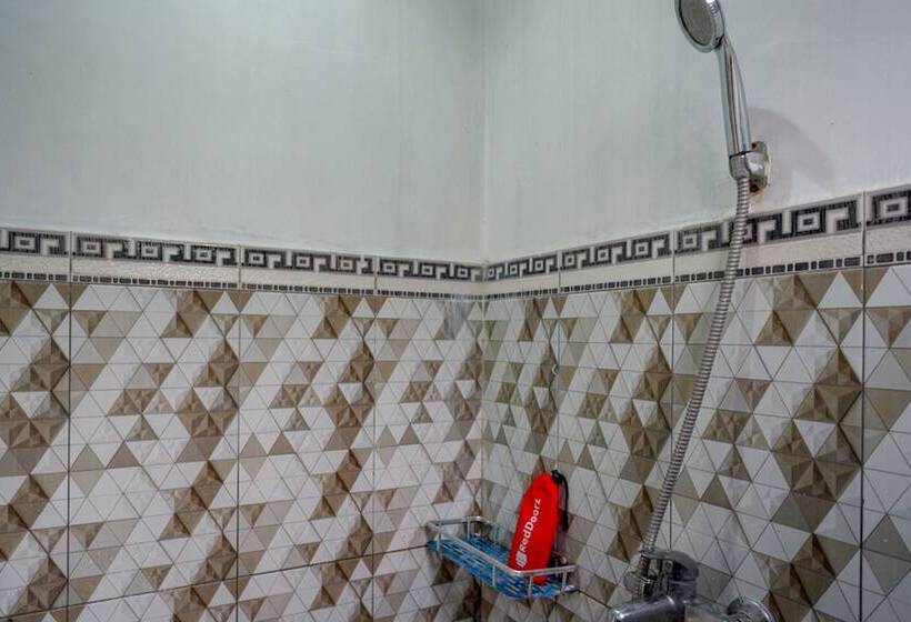 בית מלון כפרי Reddoorz @ Gerbang Dieng Plateau Area