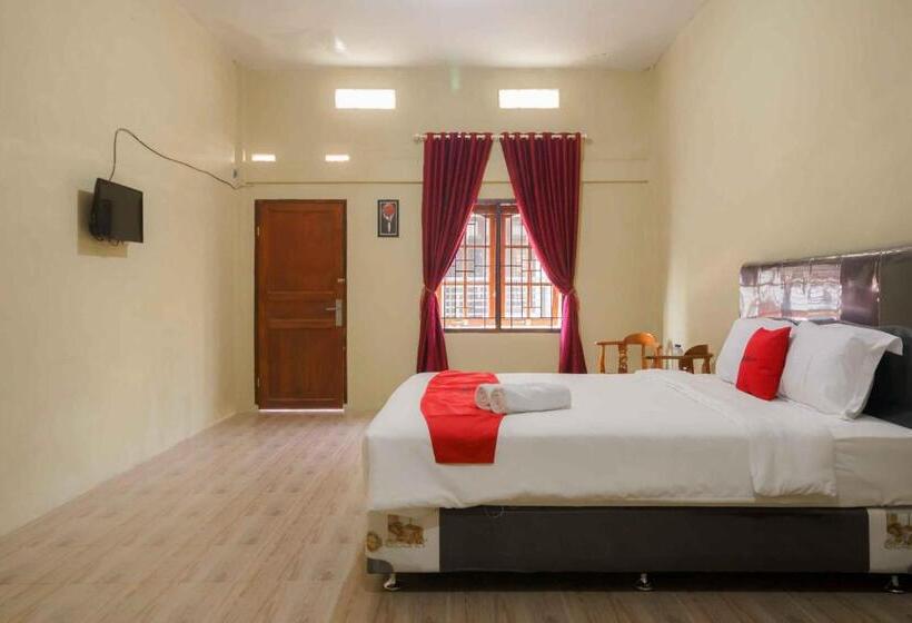 هتل Reddoorz Near Bukit Kubu Berastagi