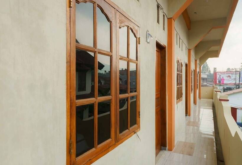 هتل Reddoorz Near Bukit Kubu Berastagi