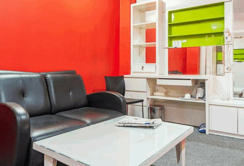 Отель Reddoorz Plus Near Chadstone Mall