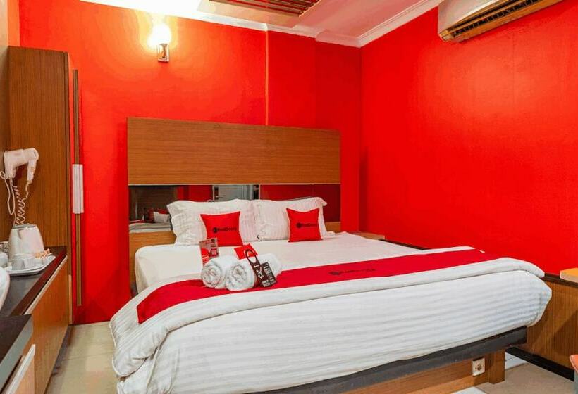 Отель Reddoorz Plus Near Chadstone Mall