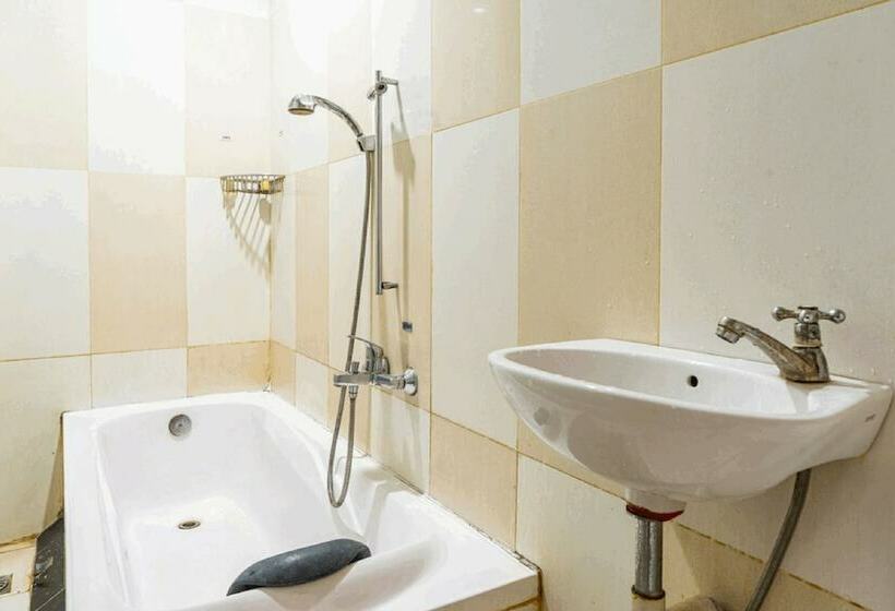 Отель Reddoorz Plus Near Chadstone Mall