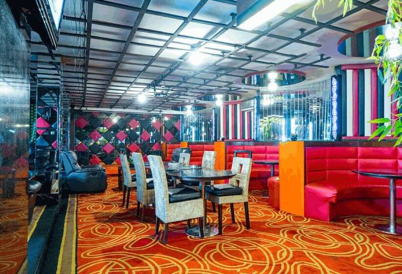 Отель Reddoorz Plus Near Chadstone Mall