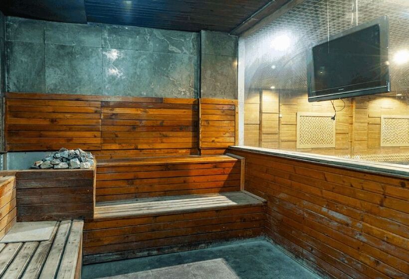 Отель Reddoorz Plus Near Chadstone Mall