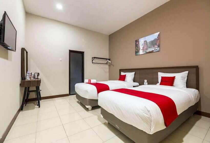 酒店 Reddoorz Plus Near Ronggowarsito Museum Semarang