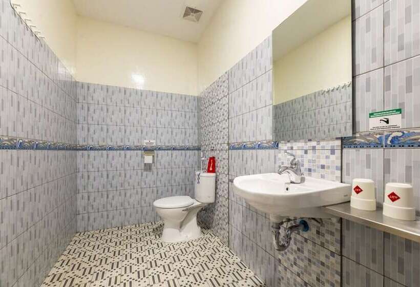 酒店 Reddoorz Plus Near Ronggowarsito Museum Semarang