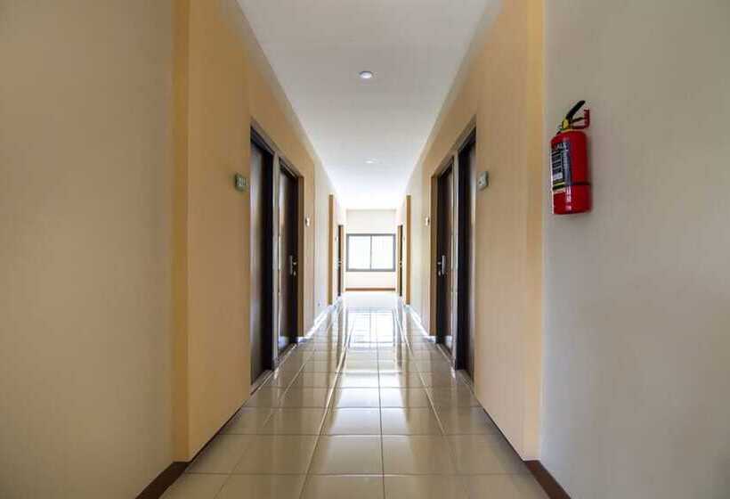 酒店 Reddoorz Plus Near Ronggowarsito Museum Semarang