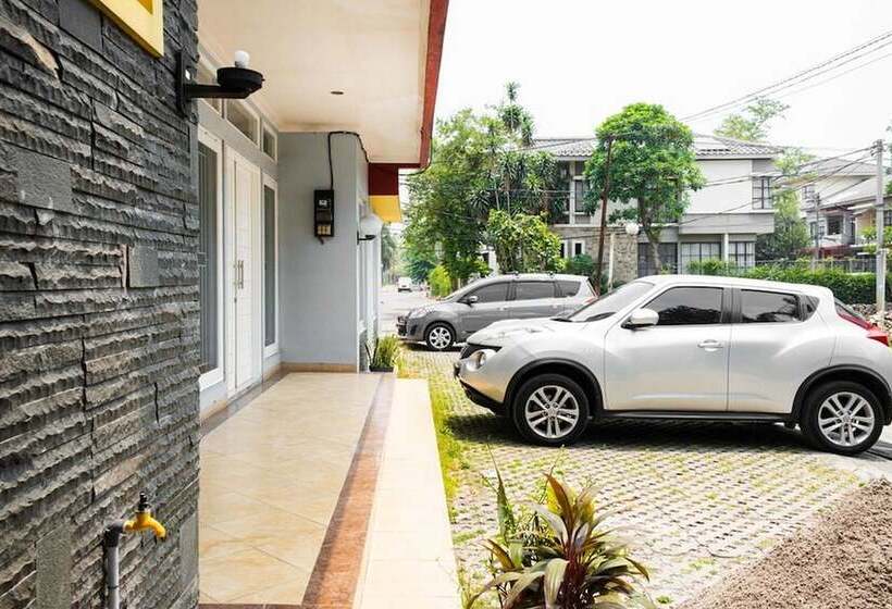 펜션 Reddoorz Near Siloam Karawaci 3