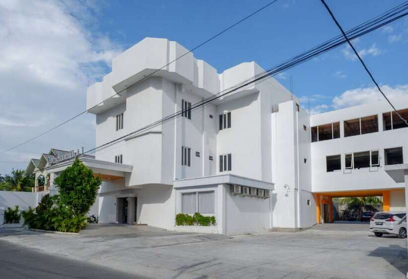 بنسيون Reddoorz Plus @ Cameloan Hotel Palu