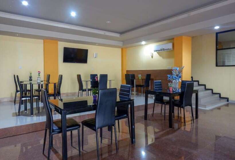 بنسيون Reddoorz Plus @ Cameloan Hotel Palu