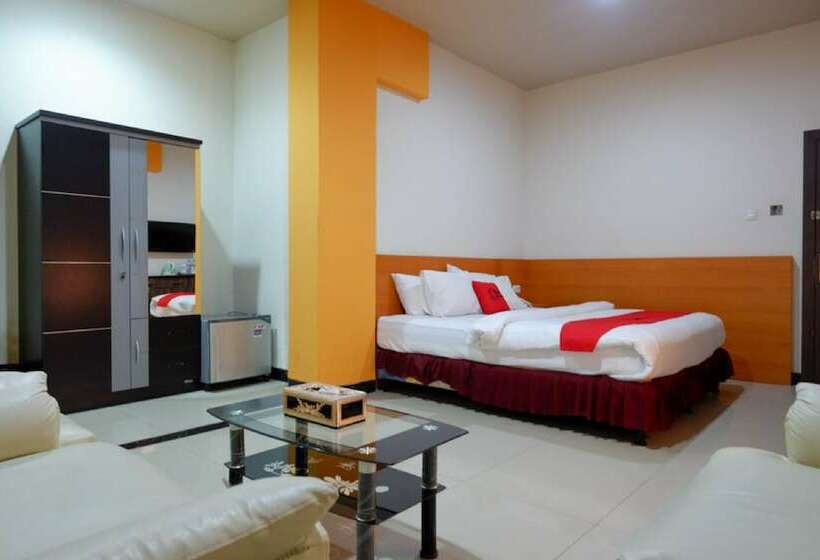 بنسيون Reddoorz Plus @ Cameloan Hotel Palu
