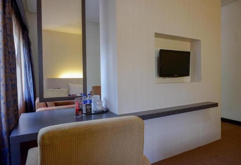 Reddoorz Plus Near Hotel Benua Kendari