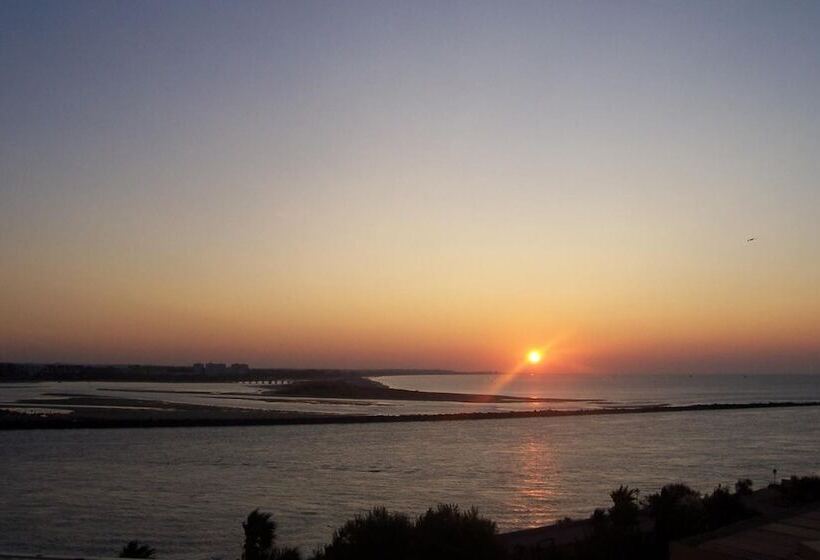 Apartamentos Playamarina