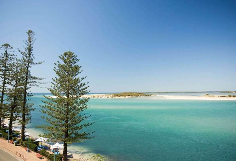 Breakfree Grand Pacific