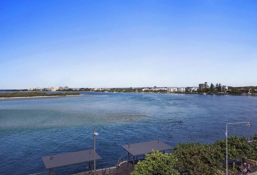 Breakfree Grand Pacific