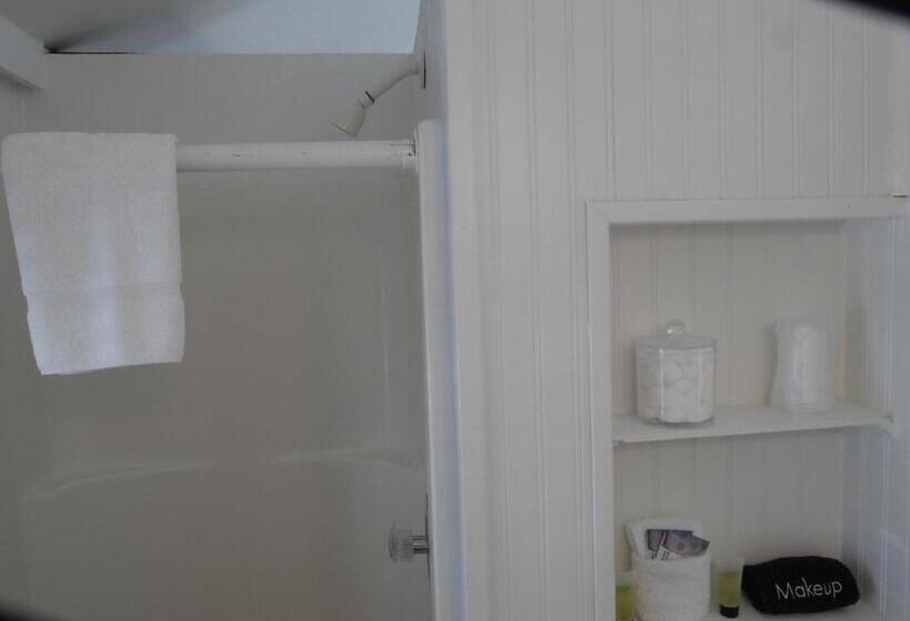 Bungalow Beach Resort