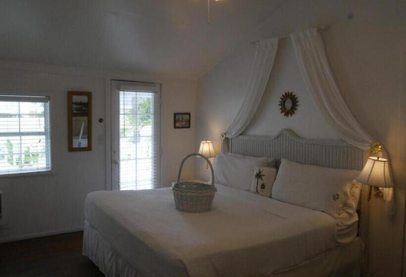 Bungalow Beach Resort