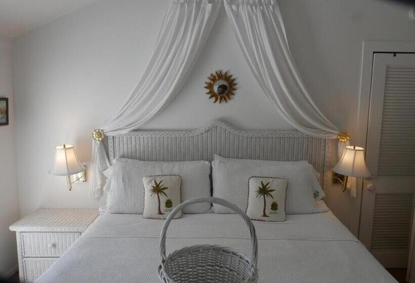 Bungalow Beach Resort