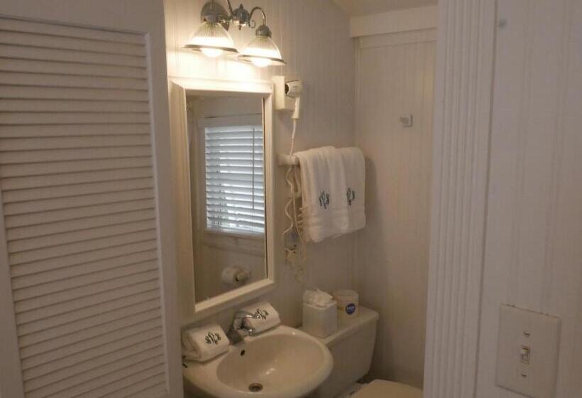 Bungalow Beach Resort