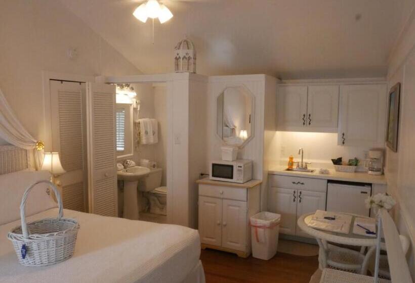 Bungalow Beach Resort