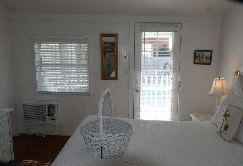 Bungalow Beach Resort