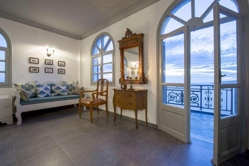 Caldera S Dolphin Suites