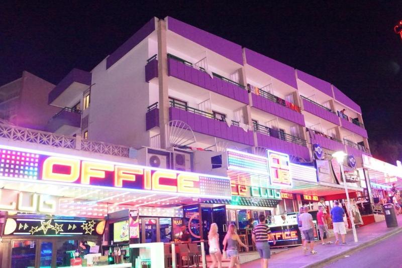 Coconut Apartments   Adults Only