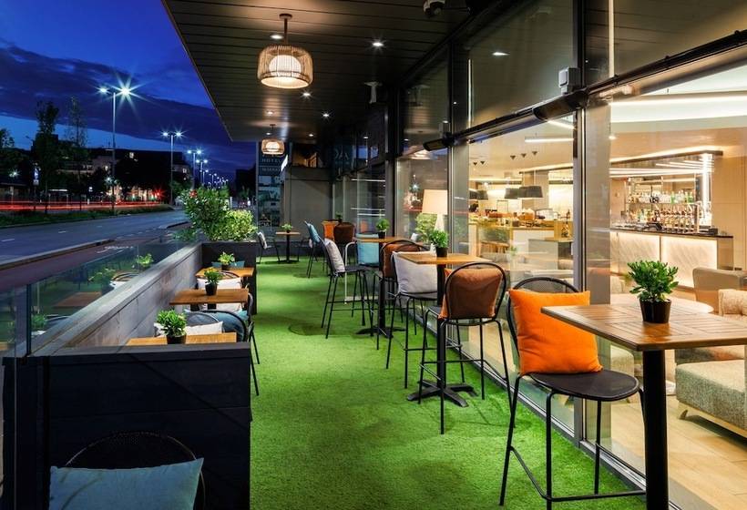 Ac Hotel By Marriott Manchester Salford Quays