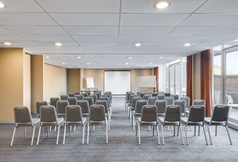 Adina Apartment Hotel Wollongong