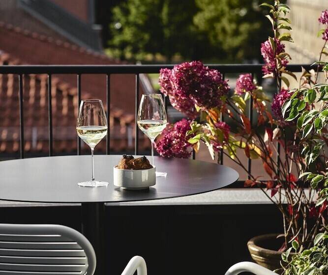 هتل Att I Kvadraturen