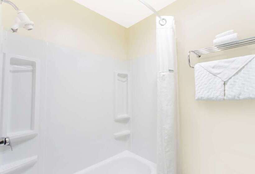 فندق Baymont By Wyndham Waukesha