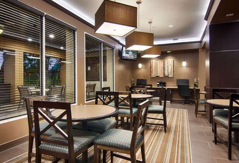 Отель Best Western Plus Seawall Inn & Suites By The Beach