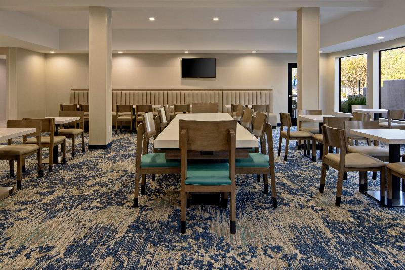 فندق Best Western Valencia/six Flags Inn & Suites