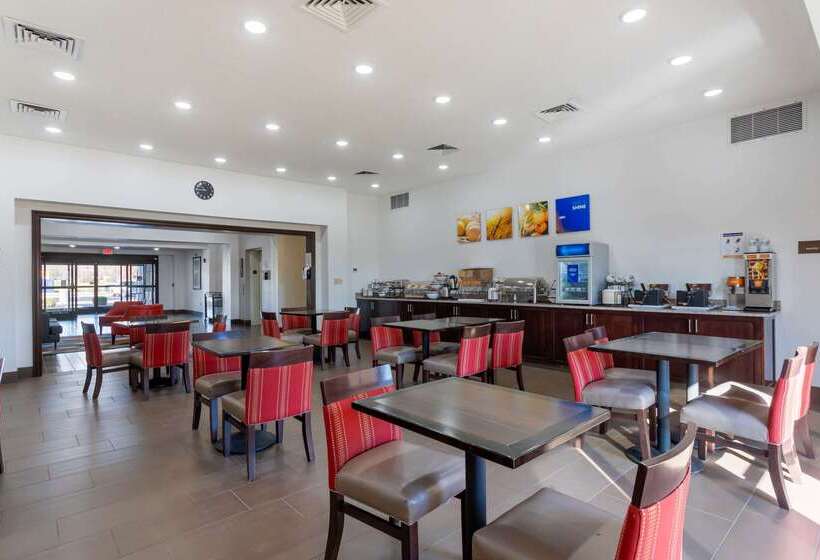 בית מלון כפרי Comfort Inn & Suites