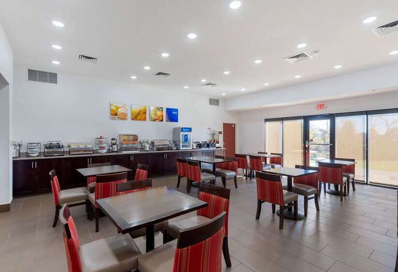 בית מלון כפרי Comfort Inn & Suites